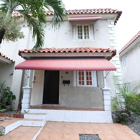 Cozy 2 Bedroom Townhouse In Gated Community, Kgn8 Newly Installed Solar Hot Water System Kingston Eksteriør bilde