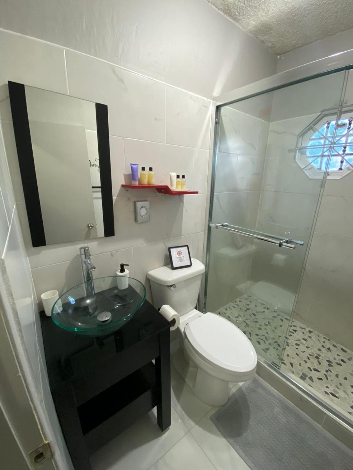 Cozy 2 Bedroom Townhouse In Gated Community, Kgn8 Newly Installed Solar Hot Water System Kingston Eksteriør bilde