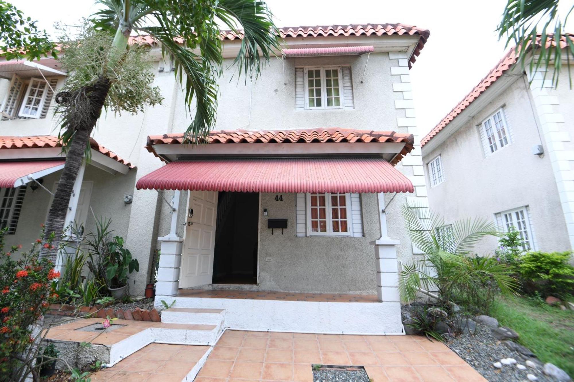 Cozy 2 Bedroom Townhouse In Gated Community, Kgn8 Newly Installed Solar Hot Water System Kingston Eksteriør bilde