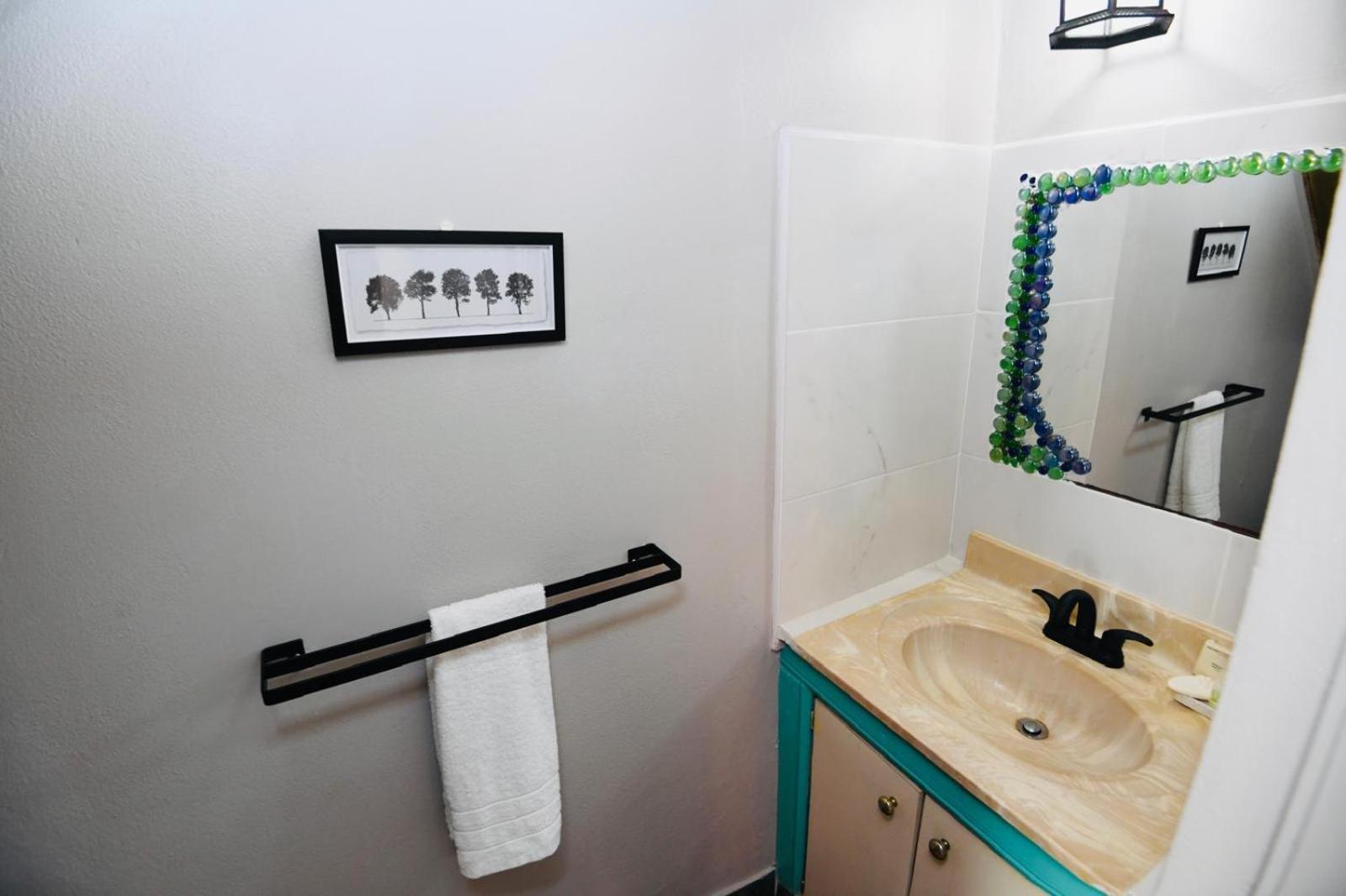 Cozy 2 Bedroom Townhouse In Gated Community, Kgn8 Newly Installed Solar Hot Water System Kingston Eksteriør bilde